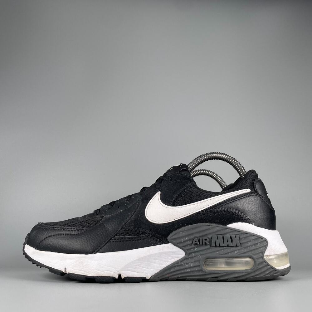 Nike Air Max Excee Women’s Size 8 Black White Running Shoes Athletic Sneaker GUC